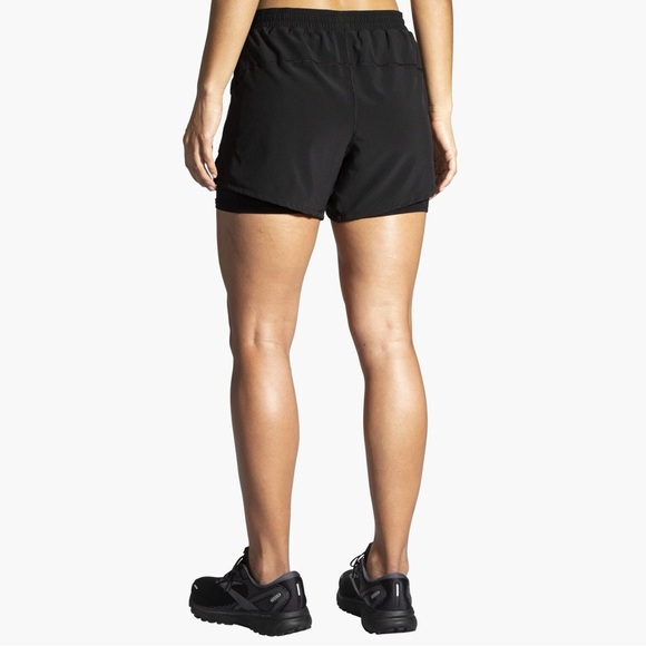 NWT Brooks Women’s Moment 5” 2-in-1 Shorts in Black in size XS - Picture 3 of 8